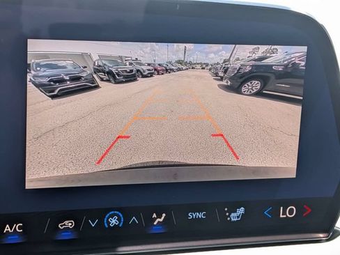 Used 2026 Chevrolet Traverse LT w/ Sun and Wheel Package FWD image 24