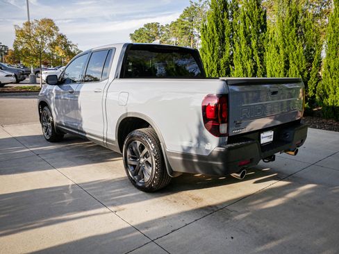 Certified 2025 Honda Ridgeline Sport image 8