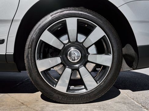 Used 2023 Rolls-Royce Cullinan image 20