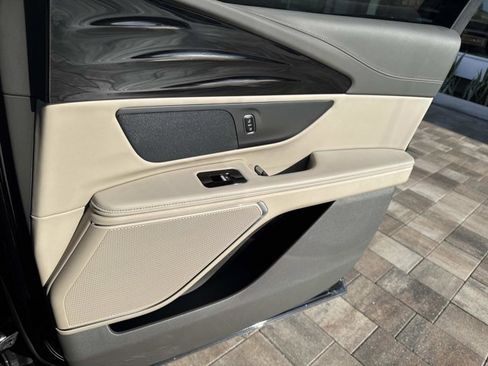 Certified 2025 Lincoln Nautilus Premier image 19