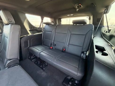 Used 2024 Chevrolet Suburban Z71 w/ Luxury Package image 20