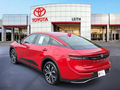 Used 2023 Toyota Crown XLE image 7