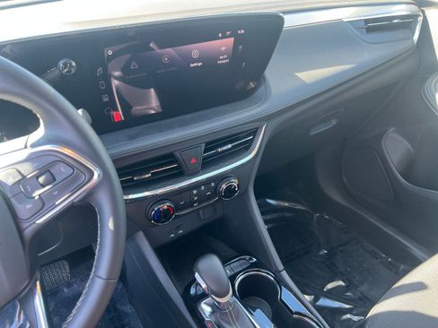 Used 2025 Buick Encore GX Preferred image 17