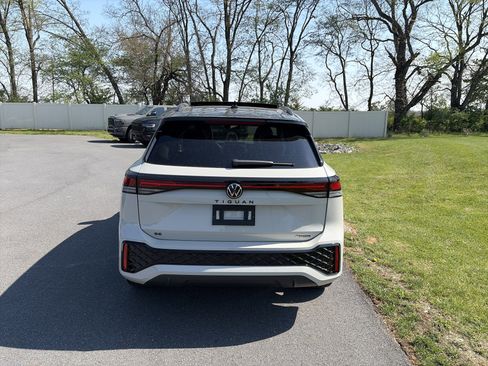New 2026 Volkswagen Tiguan SE R-Line AWD/4WD image 5
