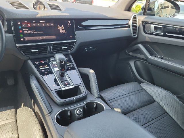 Used 2022 Porsche Cayenne Platinum Edition AWD/4WD image 28
