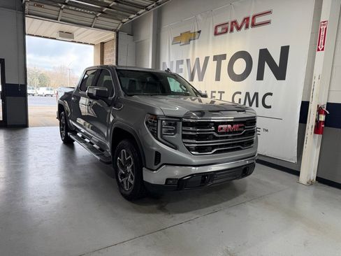 Used 2026 GMC Sierra 1500 SLT image 2