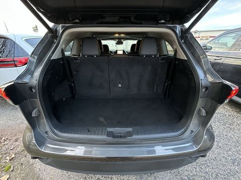 Used 2023 Toyota Highlander XLE image 24