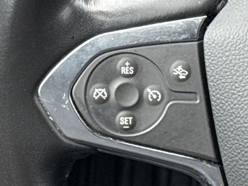 Used 2022 Chevrolet Traverse LT FWD image 19