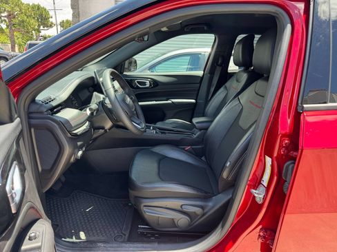 Used 2025 Jeep Compass Trailhawk AWD/4WD image 25