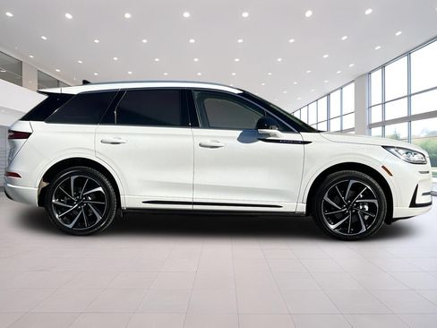 Certified 2024 Lincoln Corsair Grand Touring AWD/4WD image 3