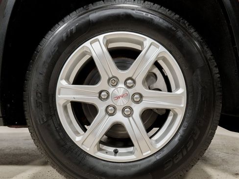 Used 2018 GMC Acadia SLE w/ LPO, Floor Liner Package image 22