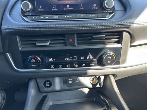 Used 2025 Nissan Rogue SV image 30