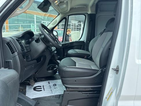 Used 2025 RAM ProMaster 3500 w/ Convenience Group FWD image 12