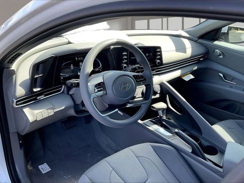 New 2026 Hyundai Elantra SE FWD image 7