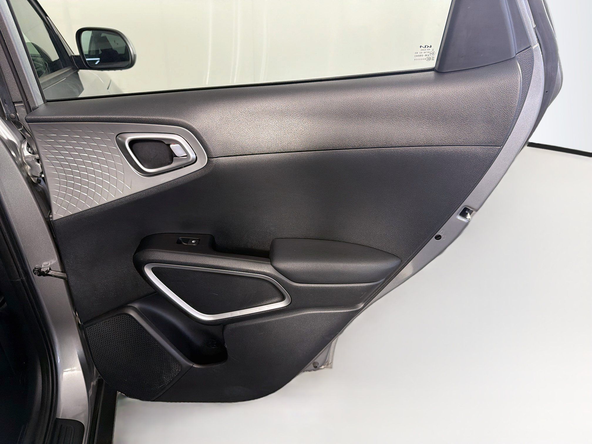 Used 2025 Kia Soul LX w/ LX Technology Package FWD image 28
