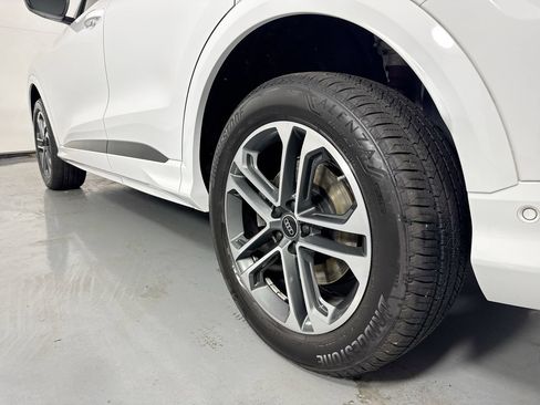 Used 2025 Audi Q5 Premium Plus w/ Premium Plus AWD/4WD image 3