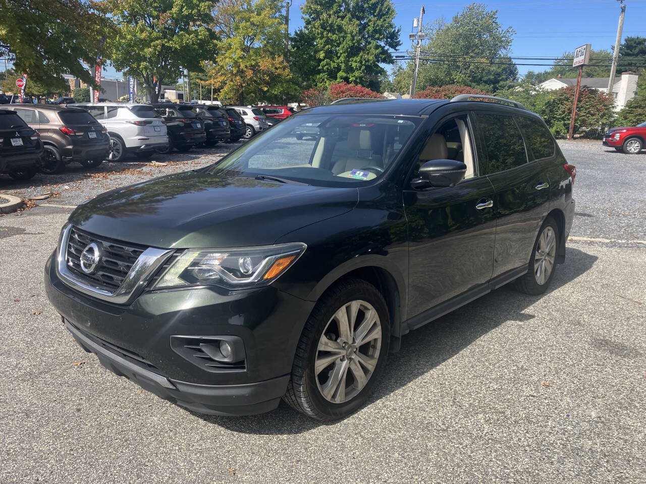 Used 2018 Nissan Pathfinder SL w/ SL Premium Package FWD image 2