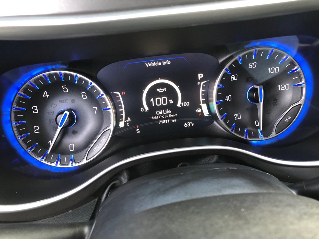 Used 2024 Chrysler Pacifica Touring-L FWD image 39