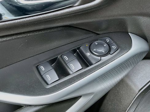 Used 2026 Chevrolet Trax LT FWD image 17