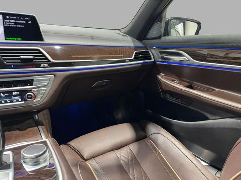 Used 2022 BMW 750i xDrive w/ M Sport Package image 29