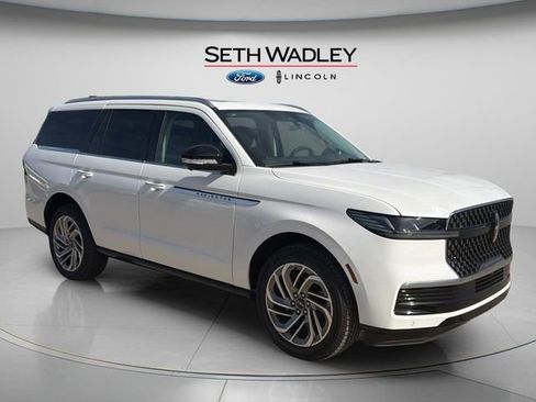 New 2025 Lincoln Navigator Reserve image 1