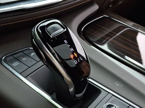 Used 2023 Cadillac Escalade Premium Luxury AWD/4WD image 15