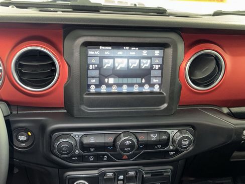 Used 2019 Jeep Wrangler Unlimited Rubicon w/ Dual Top Group AWD/4WD image 20