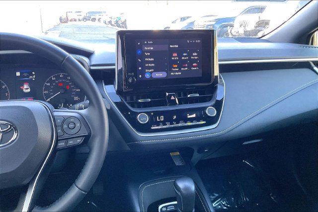 Used 2025 Toyota Corolla SE w/ SE Package FWD image 5