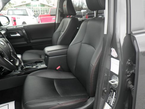 Used 2024 Toyota 4Runner TRD Off-Road Premium image 13