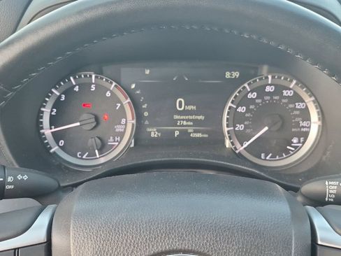 Used 2024 Toyota Highlander LE AWD/4WD image 28