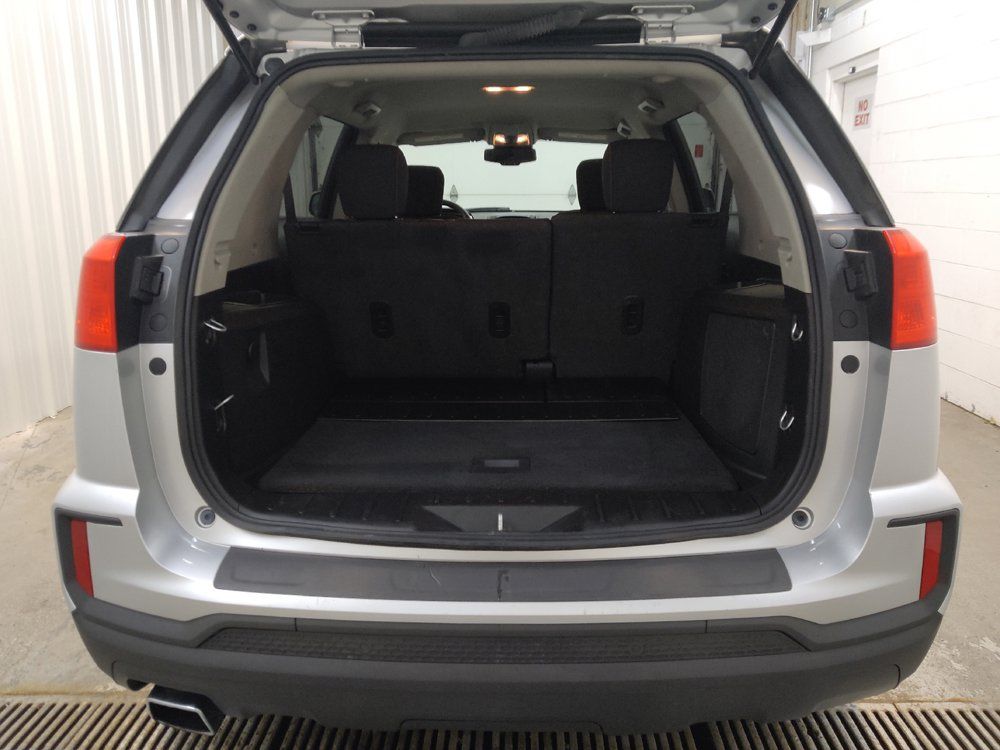 Used 2017 GMC Terrain SLE FWD image 29