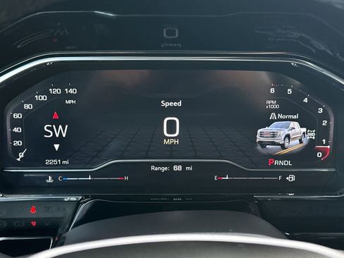 Used 2025 GMC Sierra 1500 SLE image 31