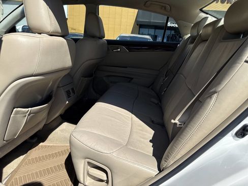 Used 2010 Toyota Avalon XLS image 19
