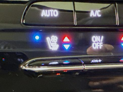 Used 2023 Chevrolet Bolt EUV Premier w/ Sun & Sound Package image 21