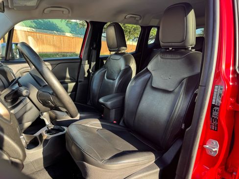 Used 2016 Jeep Renegade Limited FWD image 19