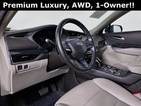 Used 2023 Cadillac XT4 Premium Luxury image 10