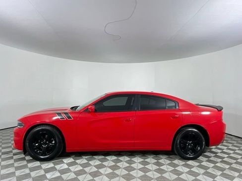 Used 2022 Dodge Charger SXT RWD image 8