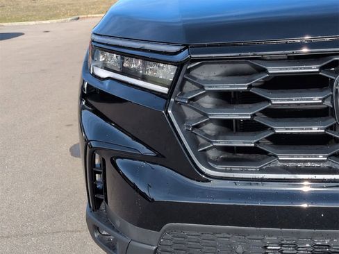 New 2025 Honda Pilot Sport image 11