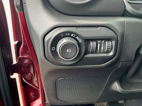 Used 2021 Jeep Wrangler Unlimited Sahara AWD/4WD image 28