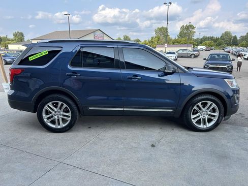 Used 2016 Ford Explorer XLT w/ Equipment Group 202A AWD/4WD image 4