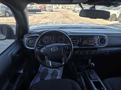 Used 2016 Toyota Tacoma TRD Off-Road w/ Towing Package image 2