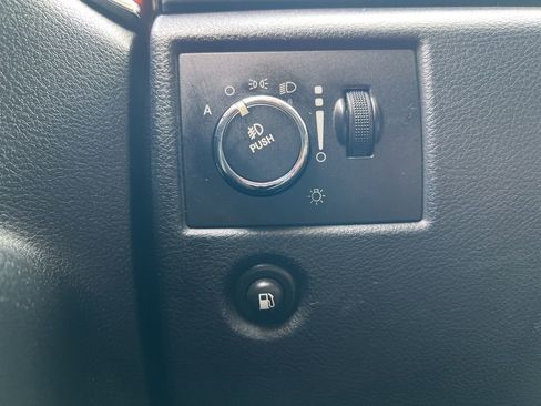 Used 2011 Jeep Grand Cherokee Overland image 14