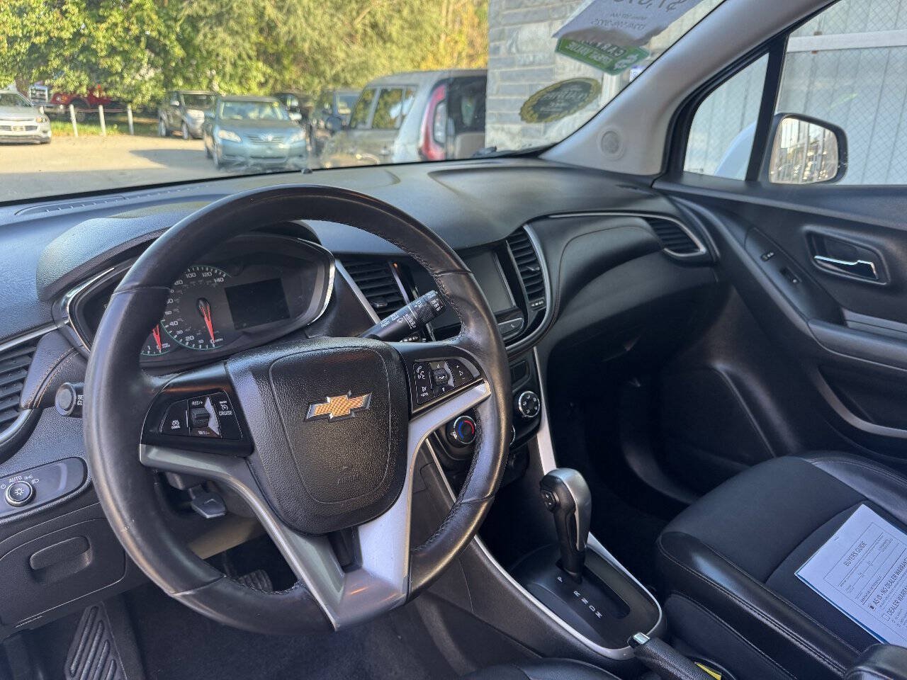 Used 2017 Chevrolet Trax LT w/ LT Convenience Package AWD/4WD image 12