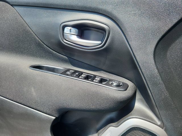Used 2021 Jeep Renegade Latitude w/ Sun & Sound Group AWD/4WD image 6