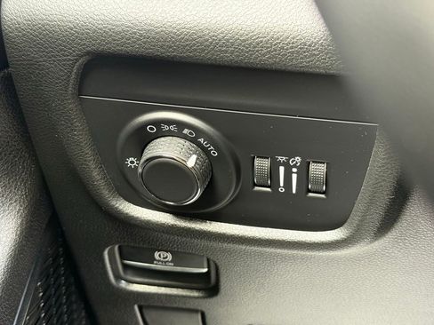 Used 2024 Jeep Grand Cherokee L Altitude AWD/4WD image 14