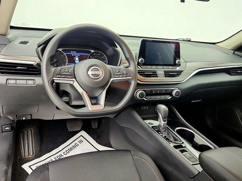 Used 2024 Nissan Altima 2.5 SV AWD/4WD image 11
