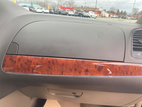 Used 2014 Chrysler Town & Country Touring image 15