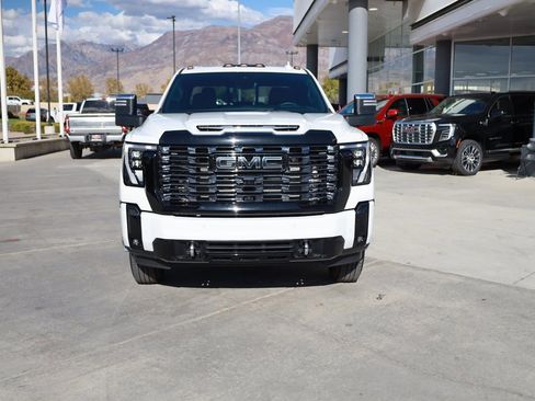 Used 2025 GMC Sierra 3500 Denali Ultimate image 9