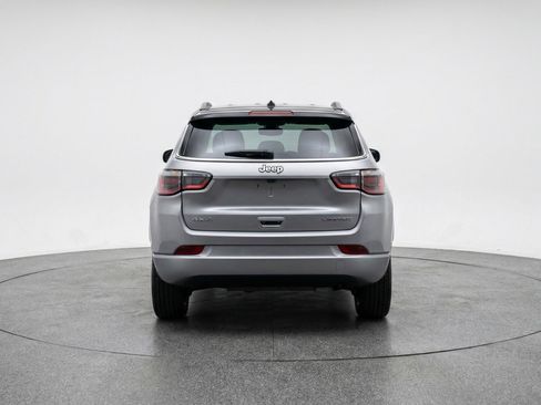 Used 2025 Jeep Compass Limited image 7