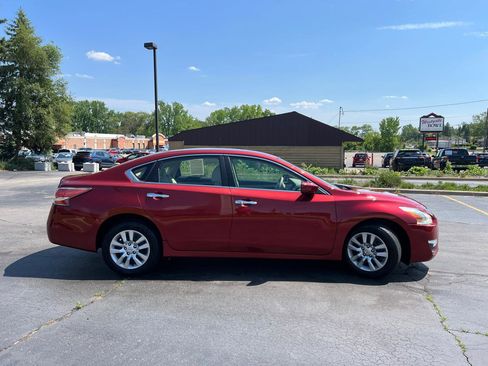 Used 2014 Nissan Altima 2.5 S FWD image 10